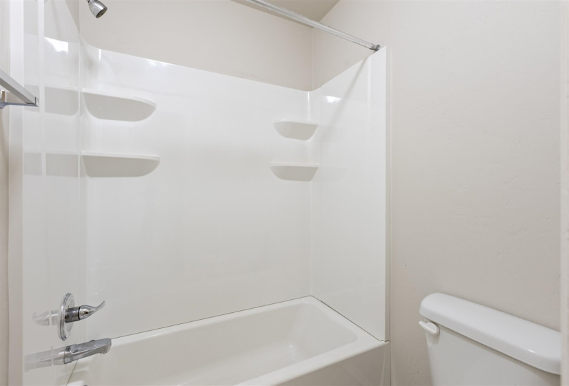 4 Bedrooms Bedrooms, 0 ,2 BathroomsBathrooms,Residential,Single Family,Landry,1,132989