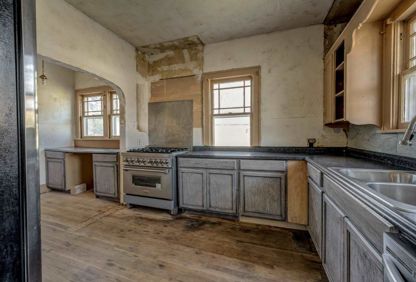 2 Bedrooms Bedrooms, 0 ,1 BathroomBathrooms,Residential,Single Family,6th,1,132991