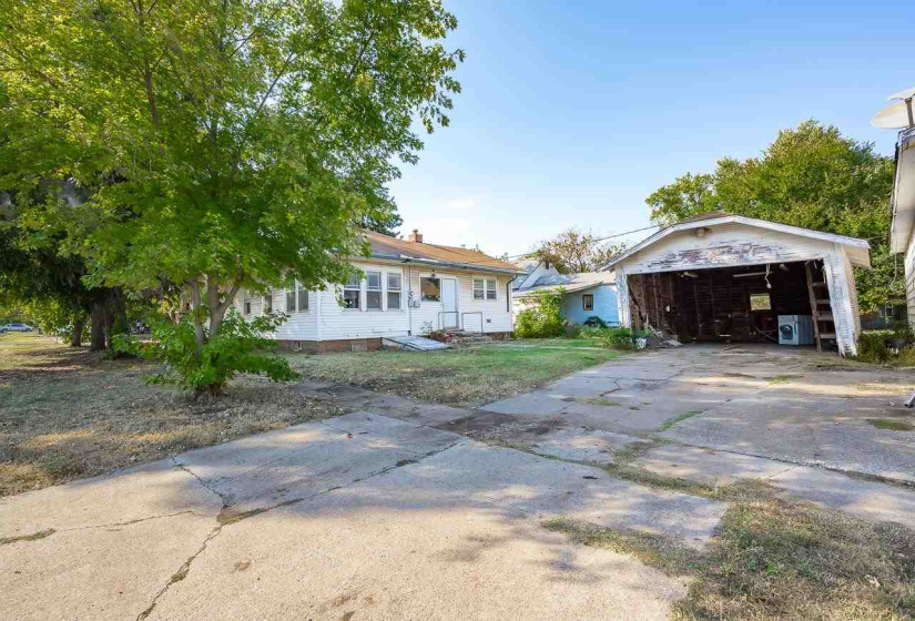 2 Bedrooms Bedrooms, 0 ,1 BathroomBathrooms,Residential,Single Family,6th,1,132991