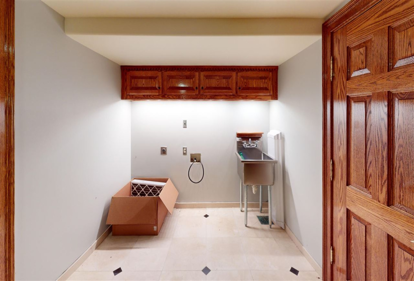 6 Bedrooms Bedrooms, 0 ,4 BathroomsBathrooms,Residential,Single Family,3410,3,132996