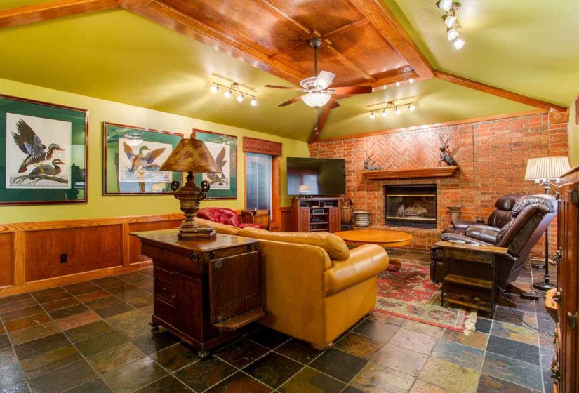 4 Bedrooms Bedrooms, 0 ,3 BathroomsBathrooms,Residential,Single Family,Robertson Rd,1,133043