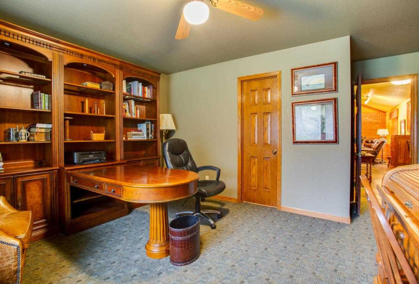 4 Bedrooms Bedrooms, 0 ,3 BathroomsBathrooms,Residential,Single Family,Robertson Rd,1,133043