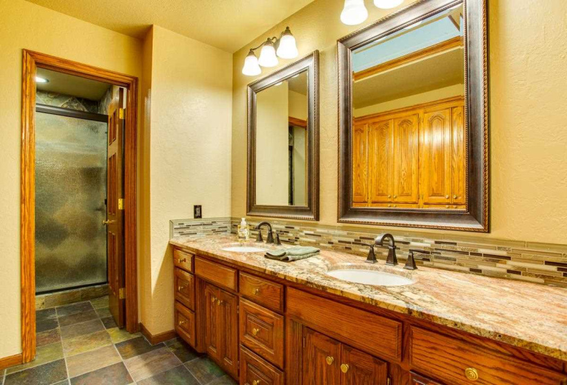 4 Bedrooms Bedrooms, 0 ,3 BathroomsBathrooms,Residential,Single Family,Robertson Rd,1,133043