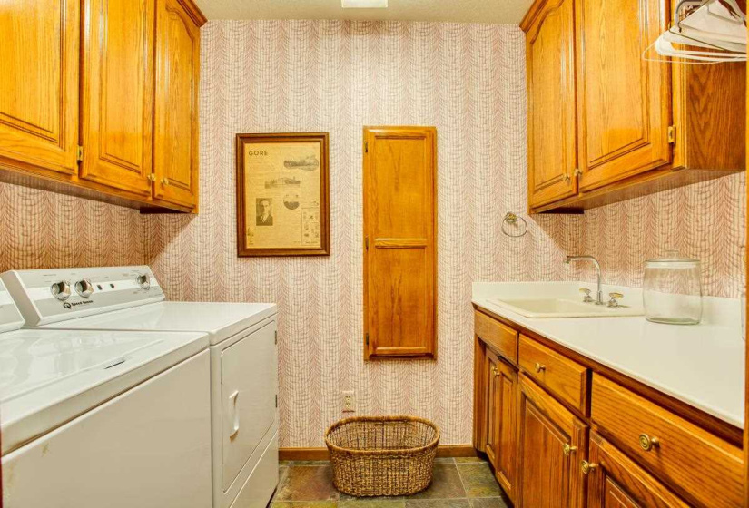 4 Bedrooms Bedrooms, 0 ,3 BathroomsBathrooms,Residential,Single Family,Robertson Rd,1,133043