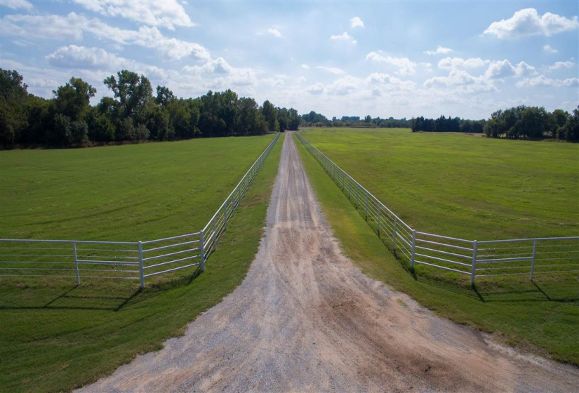 4 Bedrooms Bedrooms, 0 ,3 BathroomsBathrooms,Residential,Single Family,Robertson Rd,1,133043