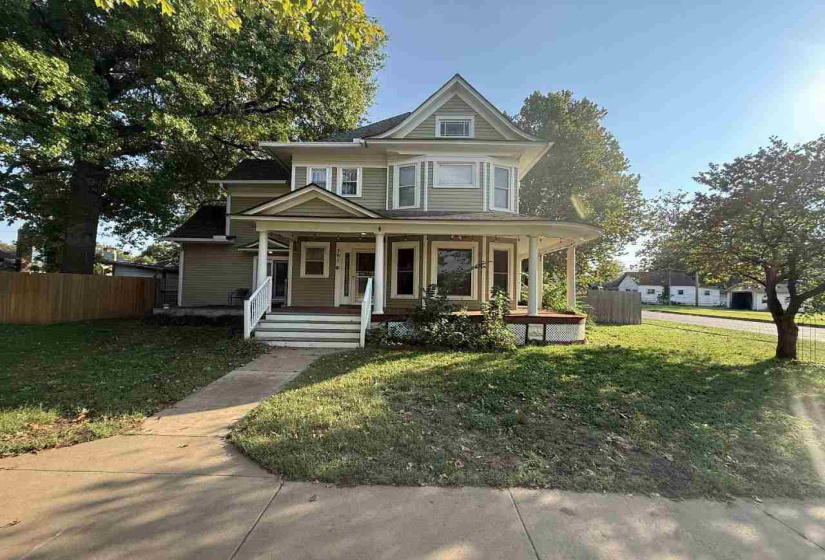 3 Bedrooms Bedrooms, 0 ,3 BathroomsBathrooms,Residential,Single Family,Grand,2,133044