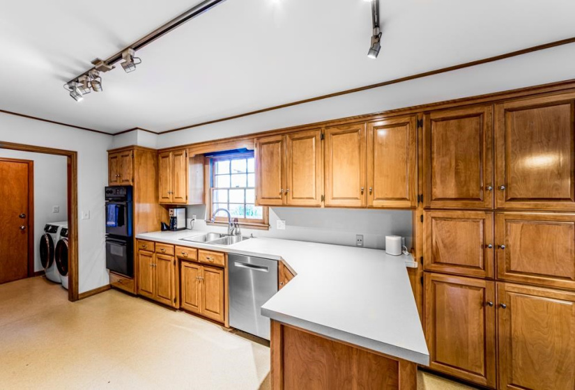 4 Bedrooms Bedrooms, 0 ,3 BathroomsBathrooms,Residential,Single Family,Eyler,2,133045