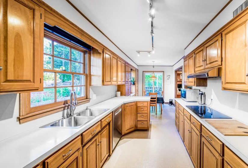 4 Bedrooms Bedrooms, 0 ,3 BathroomsBathrooms,Residential,Single Family,Eyler,2,133045