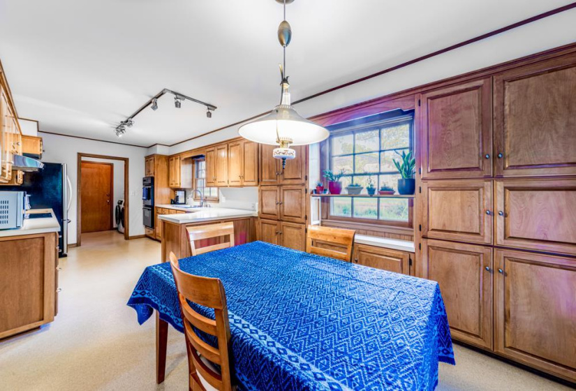 4 Bedrooms Bedrooms, 0 ,3 BathroomsBathrooms,Residential,Single Family,Eyler,2,133045