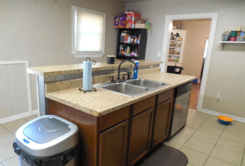 5 Bedrooms Bedrooms, 0 ,3 BathroomsBathrooms,Residential,Single Family,10th,1,133056