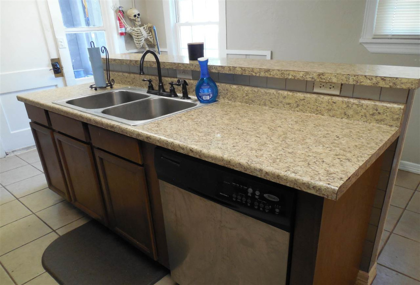 5 Bedrooms Bedrooms, 0 ,3 BathroomsBathrooms,Residential,Single Family,10th,1,133056