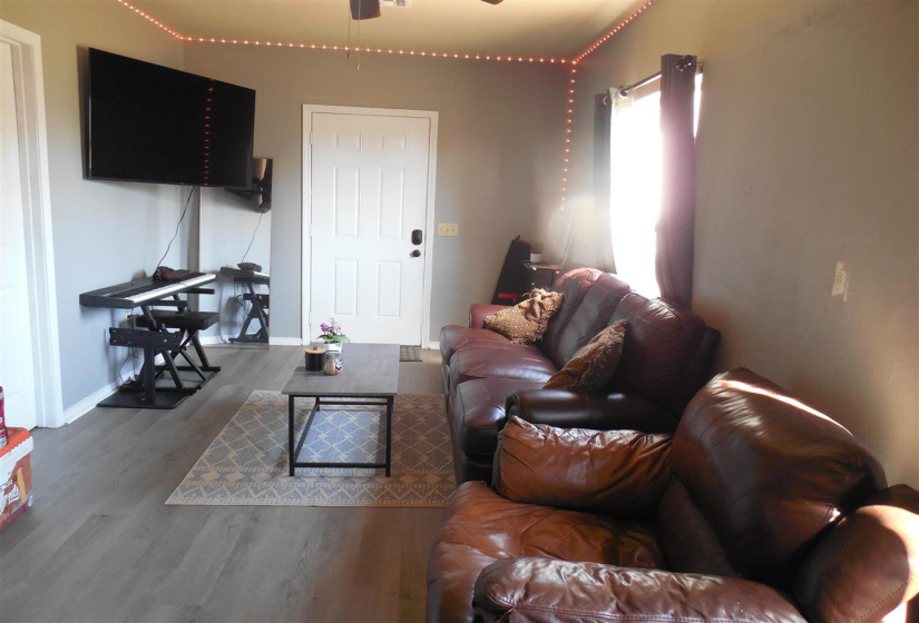 5 Bedrooms Bedrooms, 0 ,3 BathroomsBathrooms,Residential,Single Family,10th,1,133056