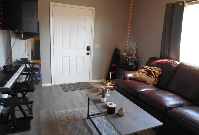 5 Bedrooms Bedrooms, 0 ,3 BathroomsBathrooms,Residential,Single Family,10th,1,133056