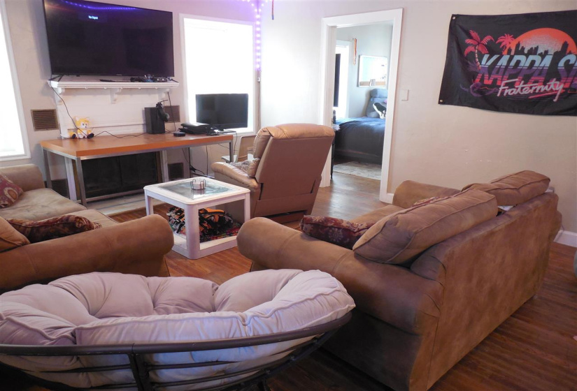 5 Bedrooms Bedrooms, 0 ,3 BathroomsBathrooms,Residential,Single Family,10th,1,133056