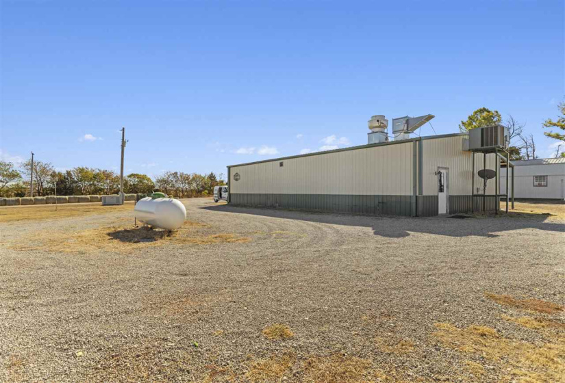 0 , 0 ,11 BathroomsBathrooms,Commercial/industrial,Commercial,COUNTY ROAD 120,1,130832