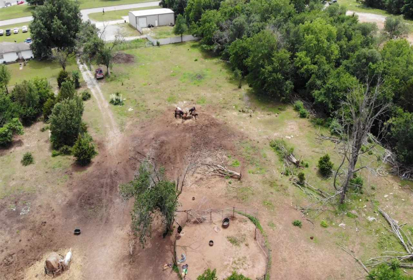 0 , 0 ,50 BathroomsBathrooms,Commercial/industrial,Commercial,6th,1,132916