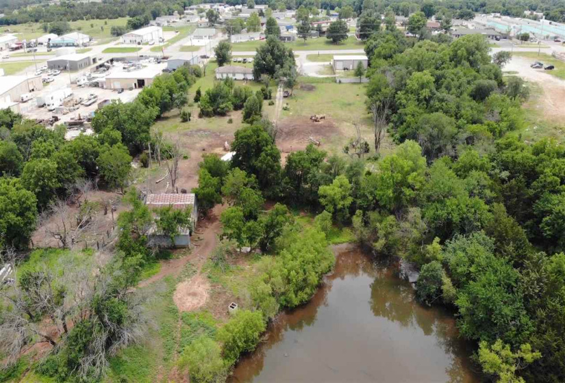 0 , 0 ,50 BathroomsBathrooms,Commercial/industrial,Commercial,6th,1,132916