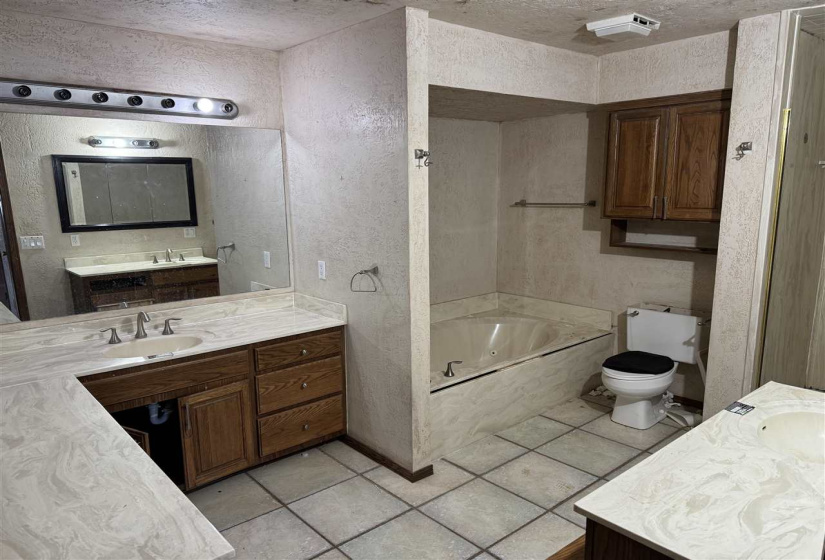 4 Bedrooms Bedrooms, 0 ,4 BathroomsBathrooms,Residential,Single Family,9th,1,133112