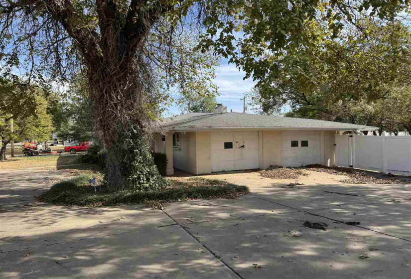 4 Bedrooms Bedrooms, 0 ,4 BathroomsBathrooms,Residential,Single Family,9th,1,133112