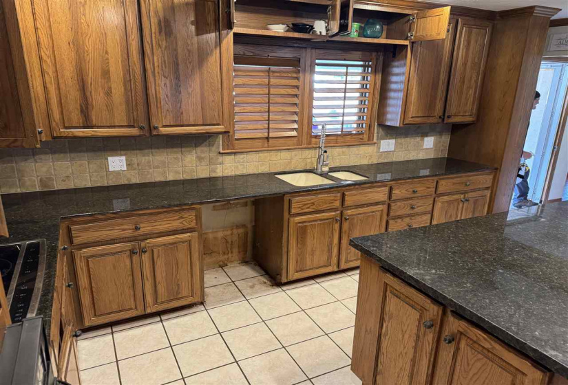 4 Bedrooms Bedrooms, 0 ,4 BathroomsBathrooms,Residential,Single Family,9th,1,133112