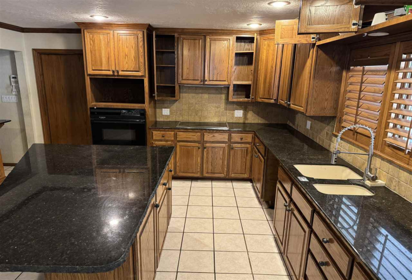 4 Bedrooms Bedrooms, 0 ,4 BathroomsBathrooms,Residential,Single Family,9th,1,133112