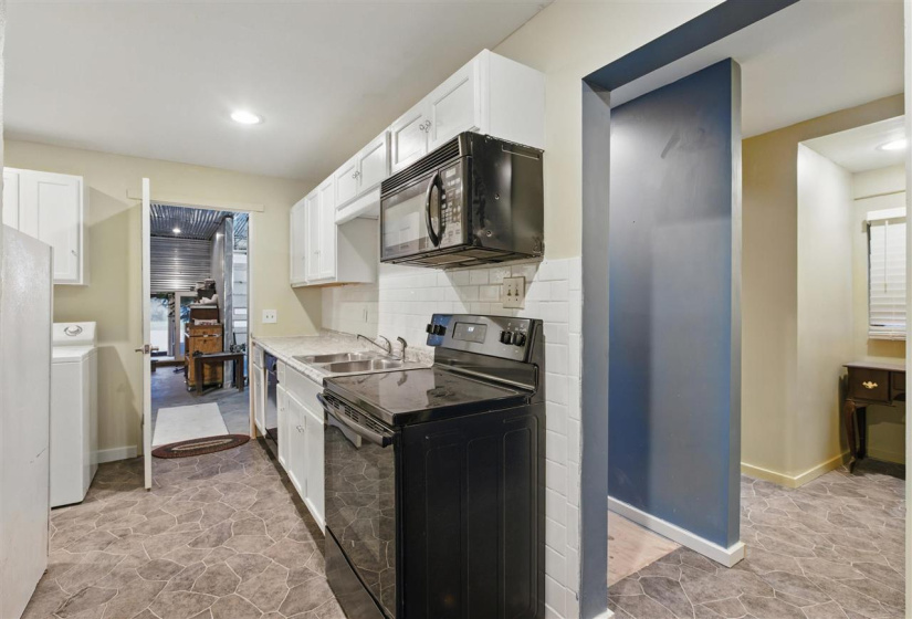 1 Bedroom Bedrooms, 0 ,2 BathroomsBathrooms,Residential,Single Family,Broadway,2,133116