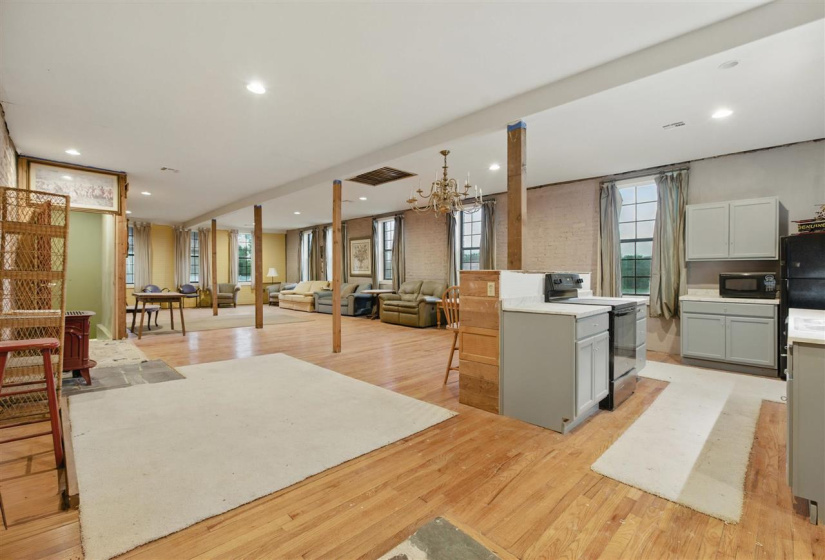 1 Bedroom Bedrooms, 0 ,2 BathroomsBathrooms,Residential,Single Family,Broadway,2,133116