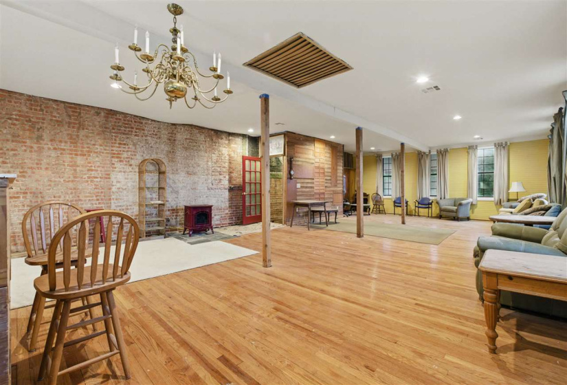 1 Bedroom Bedrooms, 0 ,2 BathroomsBathrooms,Residential,Single Family,Broadway,2,133116