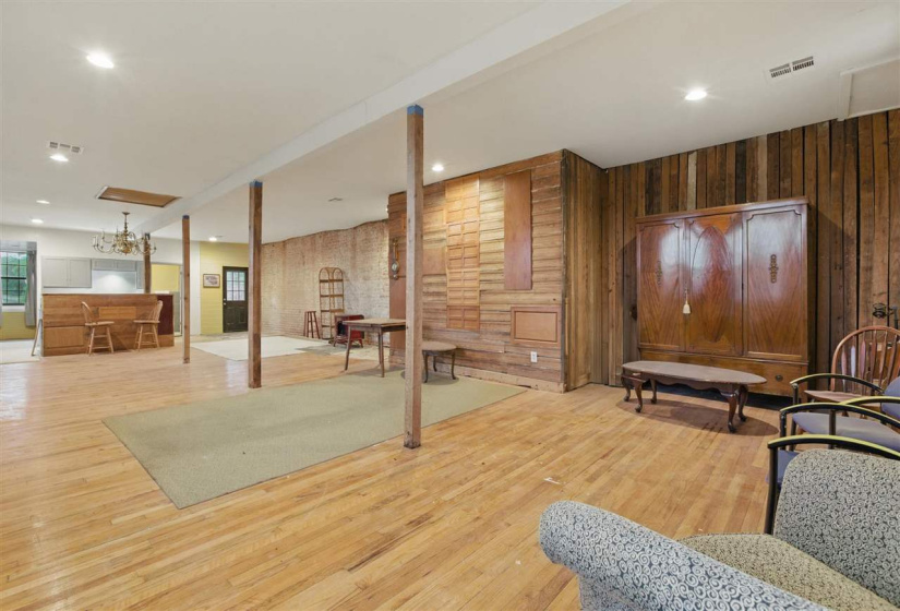 1 Bedroom Bedrooms, 0 ,2 BathroomsBathrooms,Residential,Single Family,Broadway,2,133116