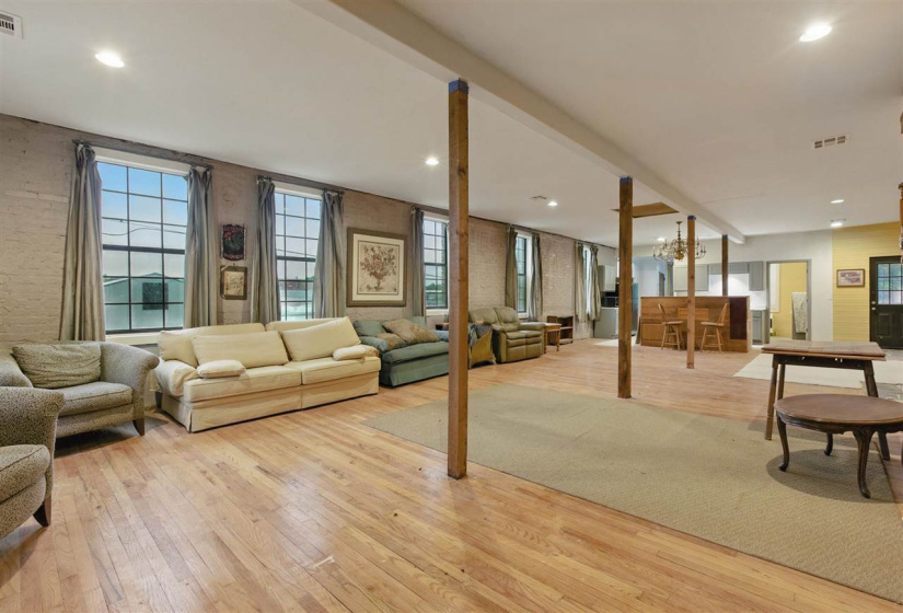 1 Bedroom Bedrooms, 0 ,2 BathroomsBathrooms,Residential,Single Family,Broadway,2,133116