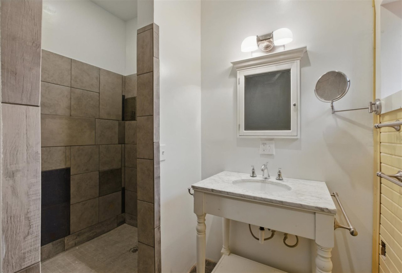 1 Bedroom Bedrooms, 0 ,2 BathroomsBathrooms,Residential,Single Family,Broadway,2,133116