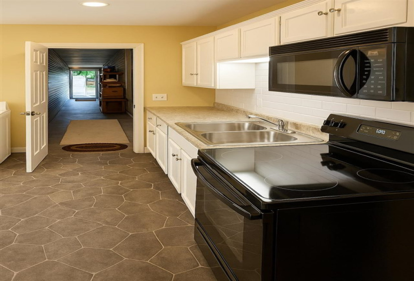 1 Bedroom Bedrooms, 0 ,2 BathroomsBathrooms,Residential,Single Family,Broadway,2,133116