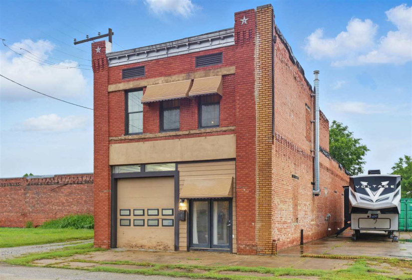 1 Bedroom Bedrooms, 0 ,2 BathroomsBathrooms,Residential,Single Family,Broadway,2,133116