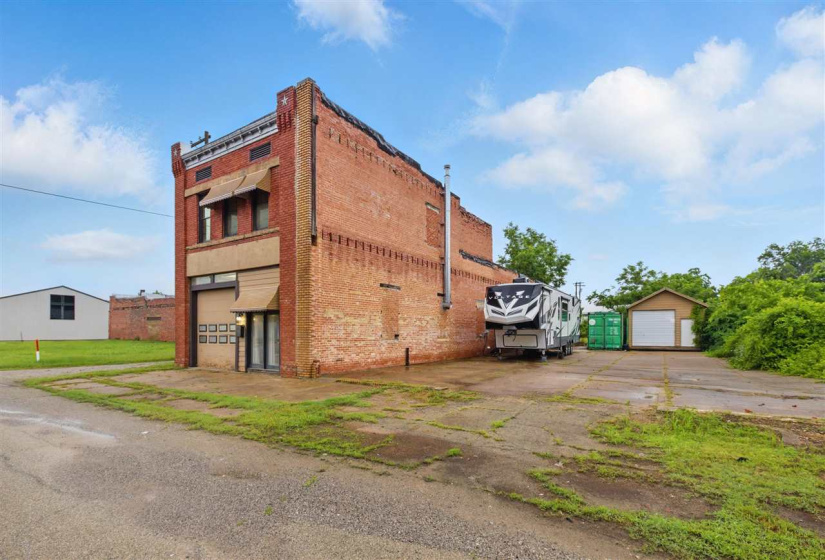 1 Bedroom Bedrooms, 0 ,2 BathroomsBathrooms,Residential,Single Family,Broadway,2,133116