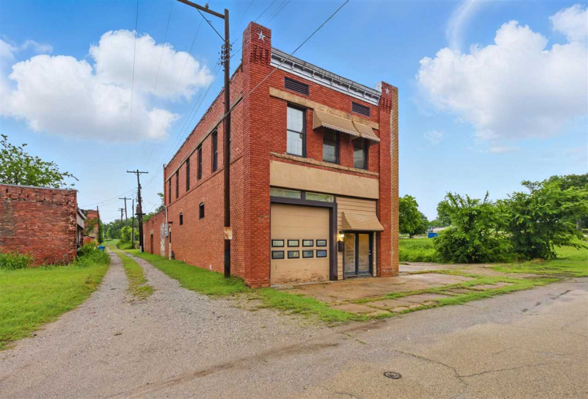 1 Bedroom Bedrooms, 0 ,2 BathroomsBathrooms,Residential,Single Family,Broadway,2,133116