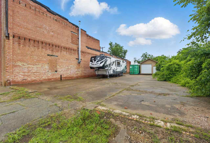 1 Bedroom Bedrooms, 0 ,2 BathroomsBathrooms,Residential,Single Family,Broadway,2,133116