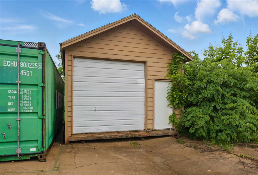 1 Bedroom Bedrooms, 0 ,2 BathroomsBathrooms,Residential,Single Family,Broadway,2,133116