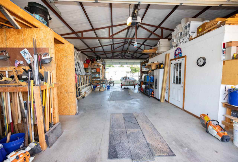 0 , 0 ,6 BathroomsBathrooms,Commercial/industrial,Commercial,Pine,1,133118