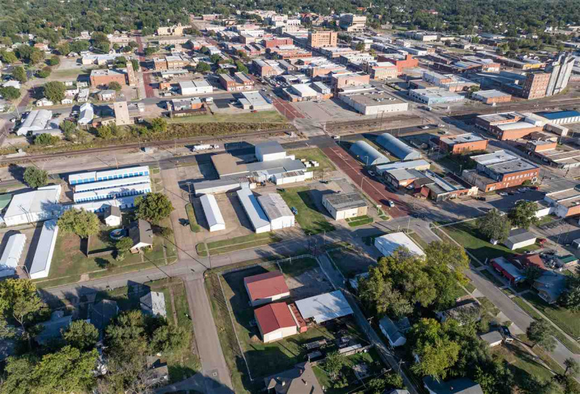 0 , 0 ,6 BathroomsBathrooms,Commercial/industrial,Commercial,Pine,1,133118