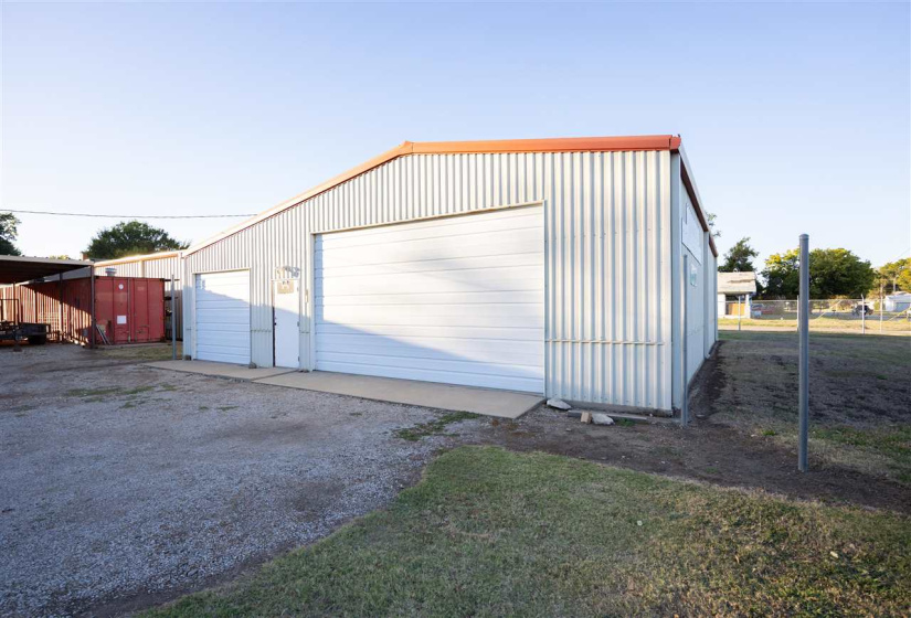 0 , 0 ,6 BathroomsBathrooms,Commercial/industrial,Commercial,Pine,1,133118