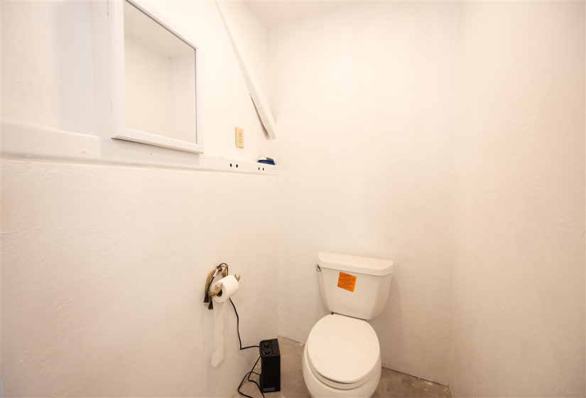 0 , 0 ,6 BathroomsBathrooms,Commercial/industrial,Commercial,Pine,1,133118