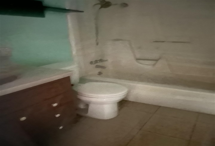 4 Bedrooms Bedrooms, 0 ,1 BathroomBathrooms,Residential,Single Family,Hickory,1,133123