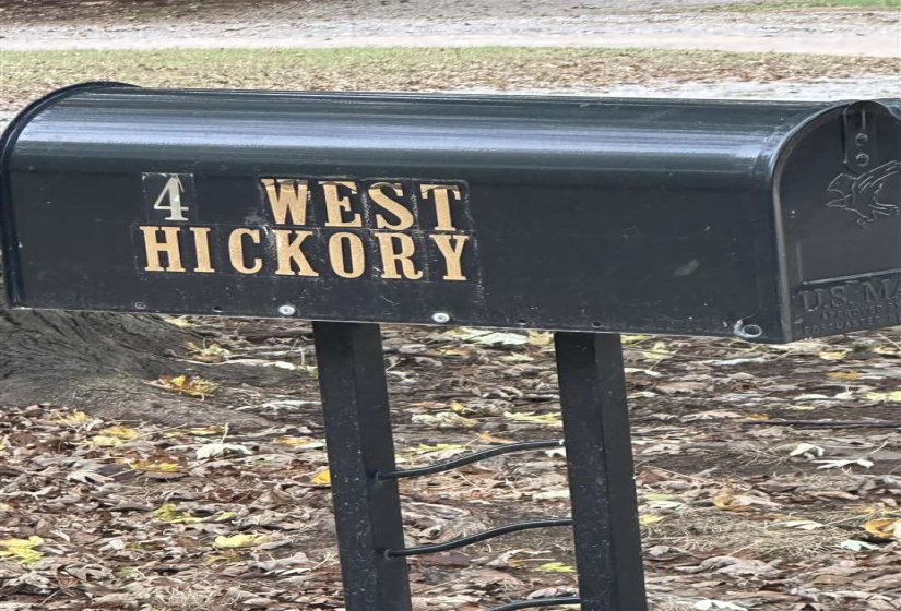 4 Bedrooms Bedrooms, 0 ,1 BathroomBathrooms,Residential,Single Family,Hickory,1,133123