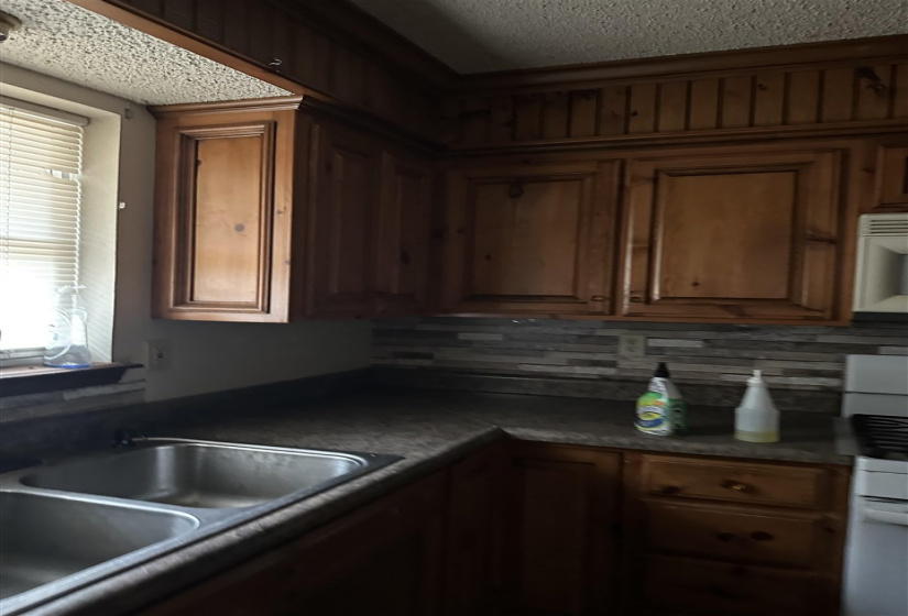 4 Bedrooms Bedrooms, 0 ,1 BathroomBathrooms,Residential,Single Family,Hickory,1,133123