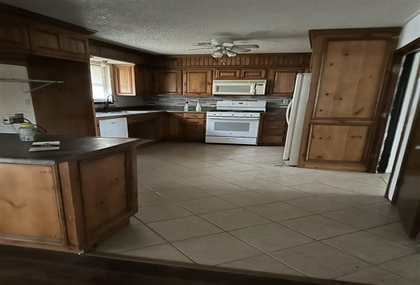 4 Bedrooms Bedrooms, 0 ,1 BathroomBathrooms,Residential,Single Family,Hickory,1,133123