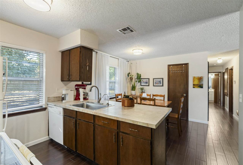 3 Bedrooms Bedrooms, 0 ,1 BathroomBathrooms,Residential,Single Family,Birch,1,133135