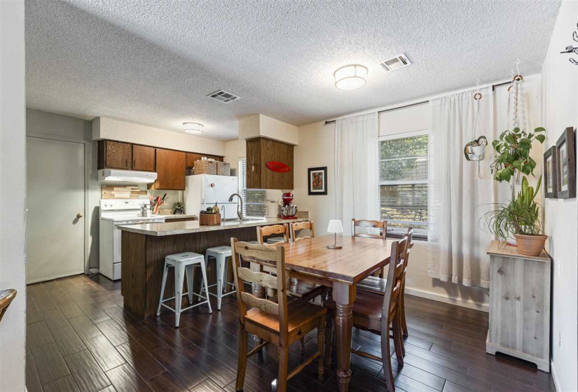 3 Bedrooms Bedrooms, 0 ,1 BathroomBathrooms,Residential,Single Family,Birch,1,133135