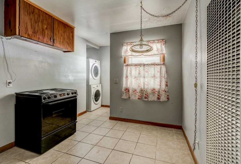 0 , 0 ,1 BathroomBathrooms,Multi-family,Duplex,McFarland,1,132371