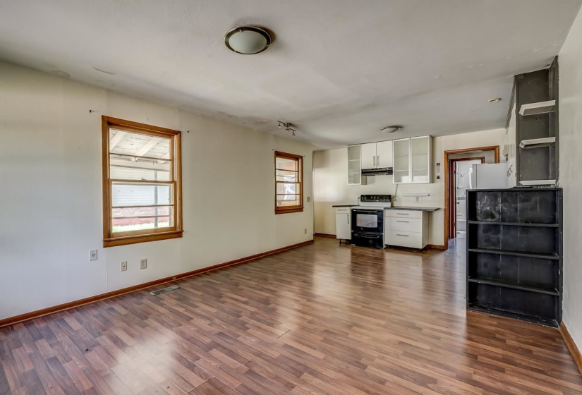 0 , 0 ,1 BathroomBathrooms,Multi-family,Duplex,McFarland,1,132371