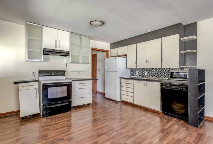 0 , 0 ,1 BathroomBathrooms,Multi-family,Duplex,McFarland,1,132371